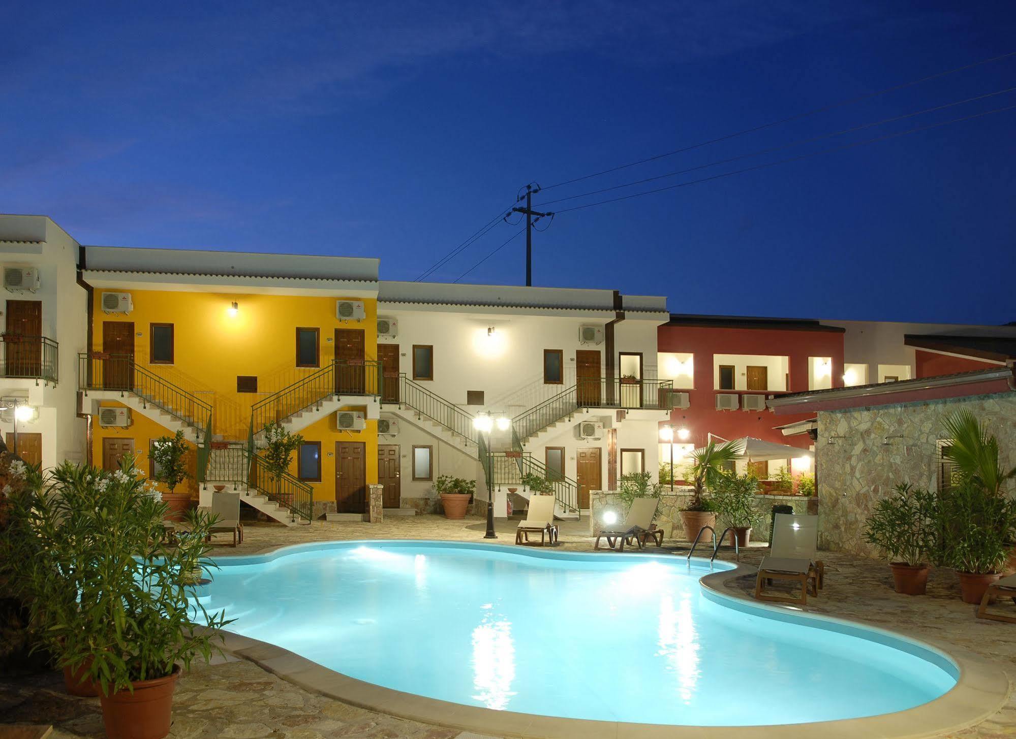 Hotel Ciuri Di Badia ブゼート・パリッツォーロ エクステリア 写真