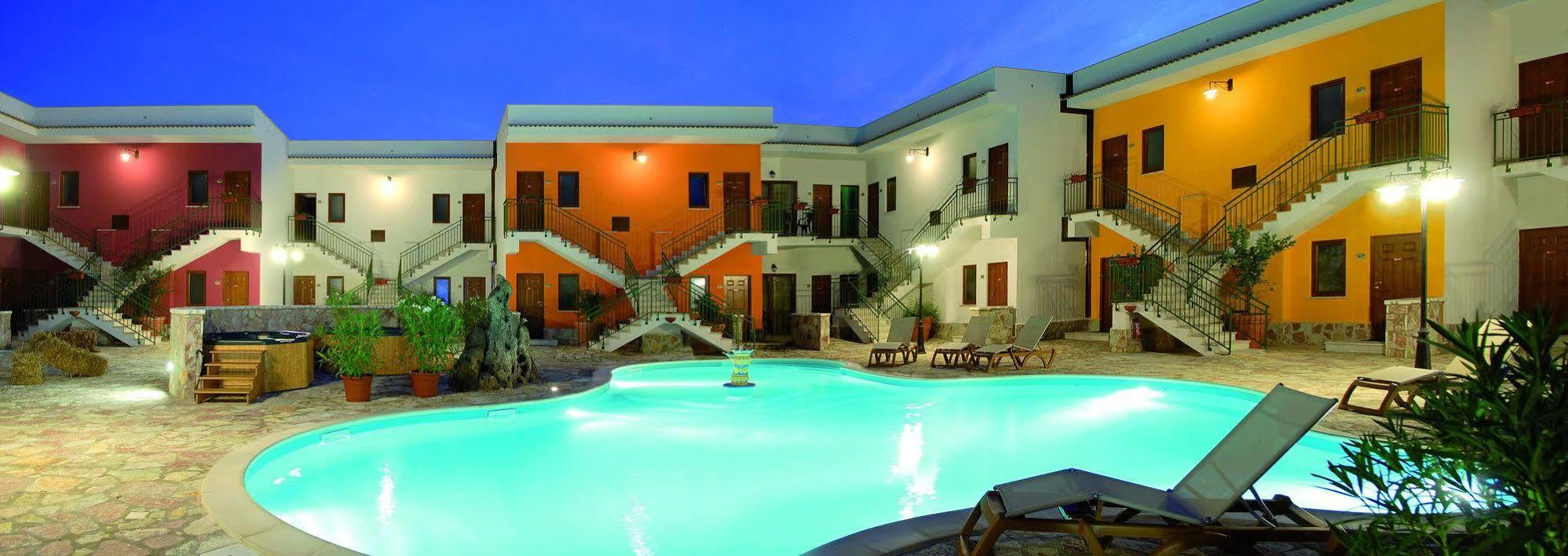 Hotel Ciuri Di Badia ブゼート・パリッツォーロ エクステリア 写真