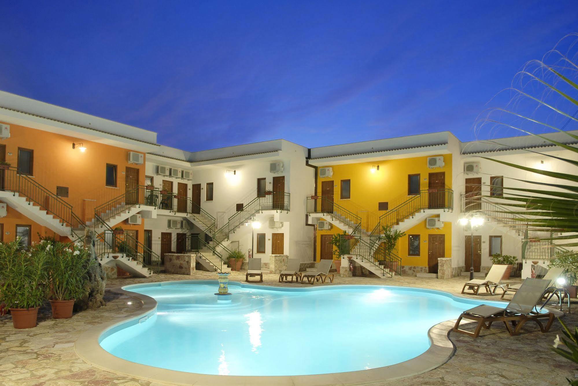 Hotel Ciuri Di Badia ブゼート・パリッツォーロ エクステリア 写真